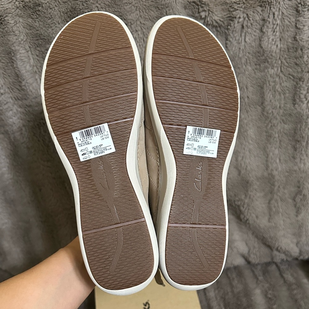 Clarks Women’s Beige Sneakers - Picture 5 of 8